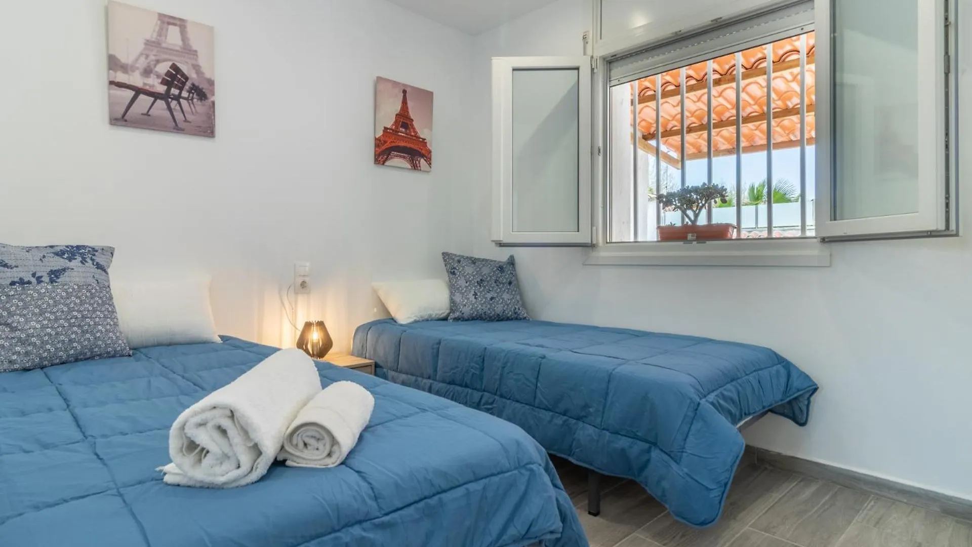 Goldhome - Casa 4 Habitaciones, Piscina Privada Climatizada Empuriabrava Spain