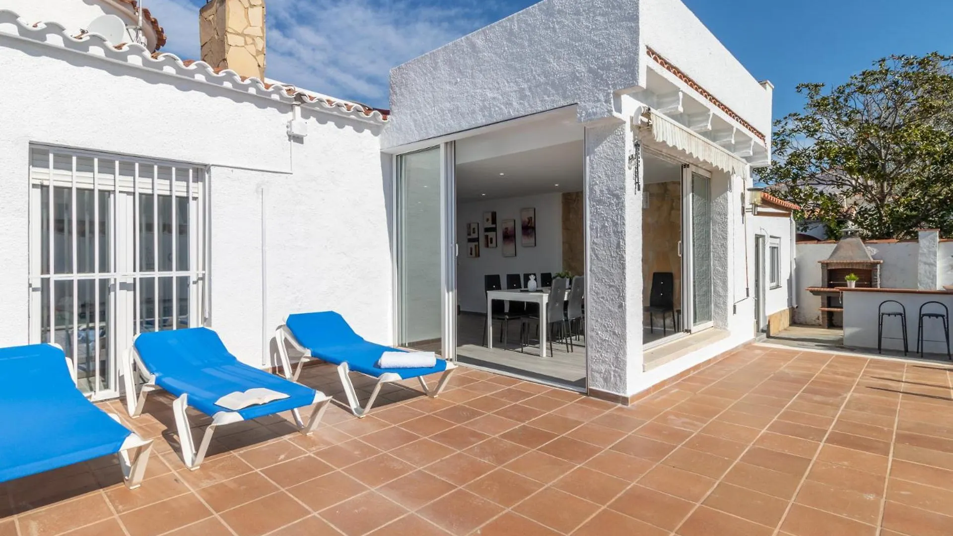 Goldhome - Casa 4 Habitaciones, Piscina Privada Climatizada Empuriabrava Spain