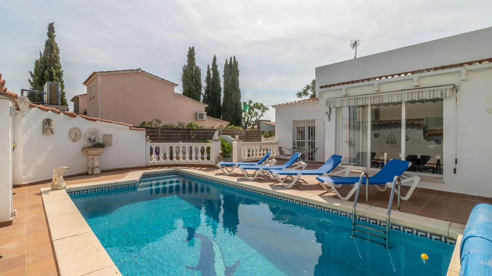 Goldhome - Casa 4 Habitaciones, Piscina Privada Climatizada Empuriabrava 0*,  Spain