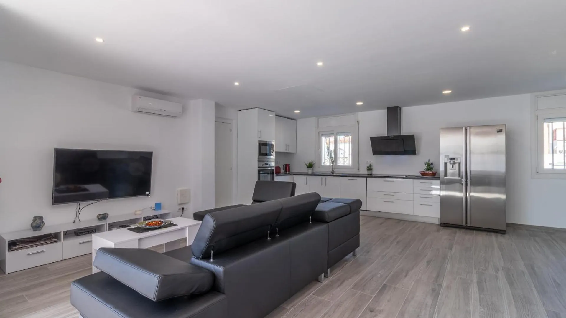 Goldhome - Casa 4 Habitaciones, Piscina Privada Climatizada Empuriabrava